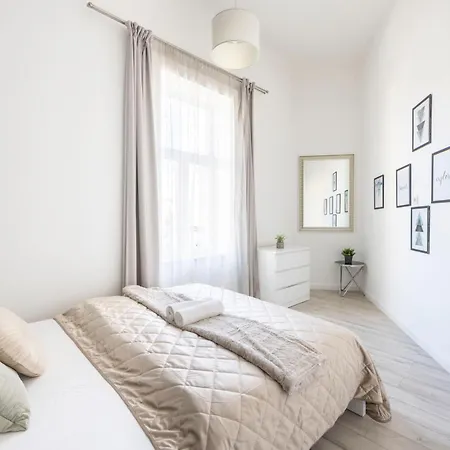 Apartamento Deluxe Grand W/ 5 Bedrms