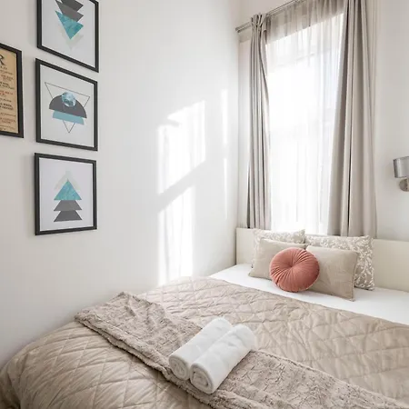 Appartement Deluxe Grand W/ 5 Bedrms Boedapest