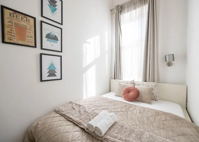 Apartment Deluxe Grand W/ 5 Bedrms Budapest