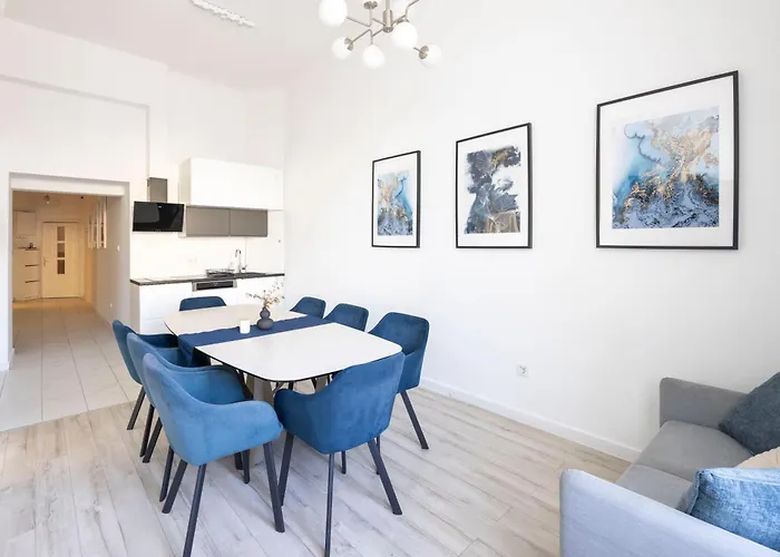 Apartment Deluxe Grand W/ 5 Bedrms *