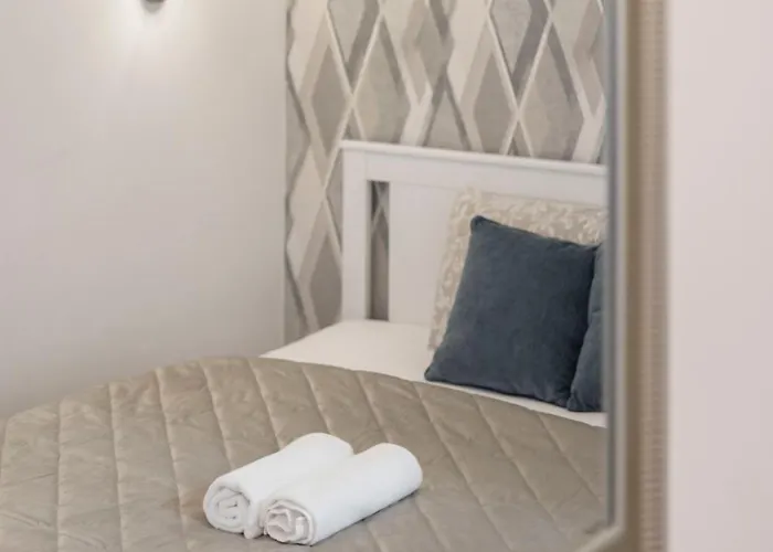 Deluxe Grand W/ 5 Bedrms Apartament