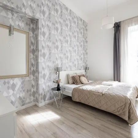 Deluxe Grand W/ 5 Bedrms Daire Budapeşte